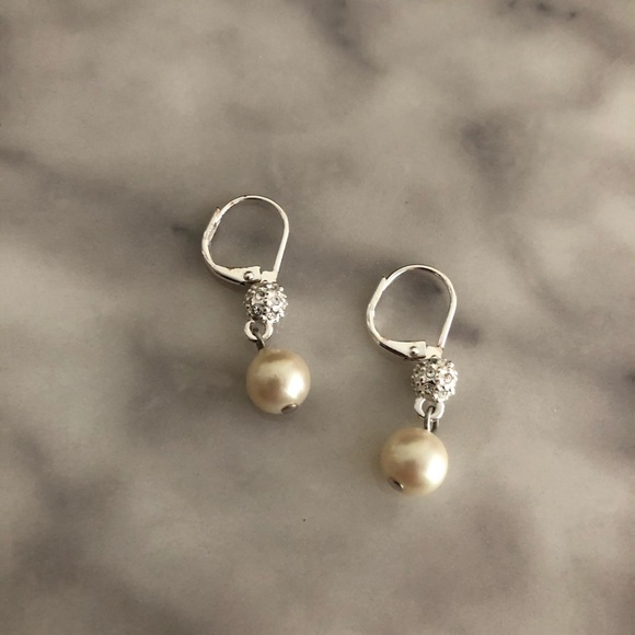 Pearlized Bracelet and Earrings Set - Picture 5 of 6